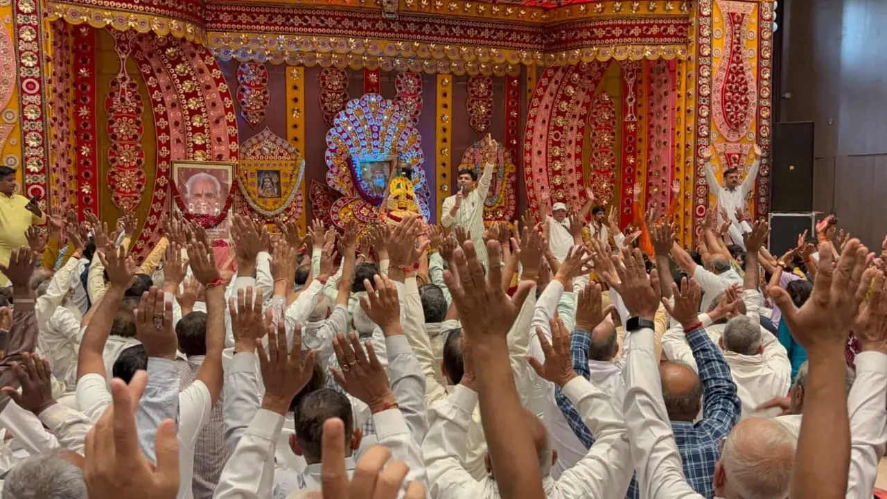 मनीष शर्मा भक्तों के बीच लाइव भजन - Live Bhajan Among Devotees