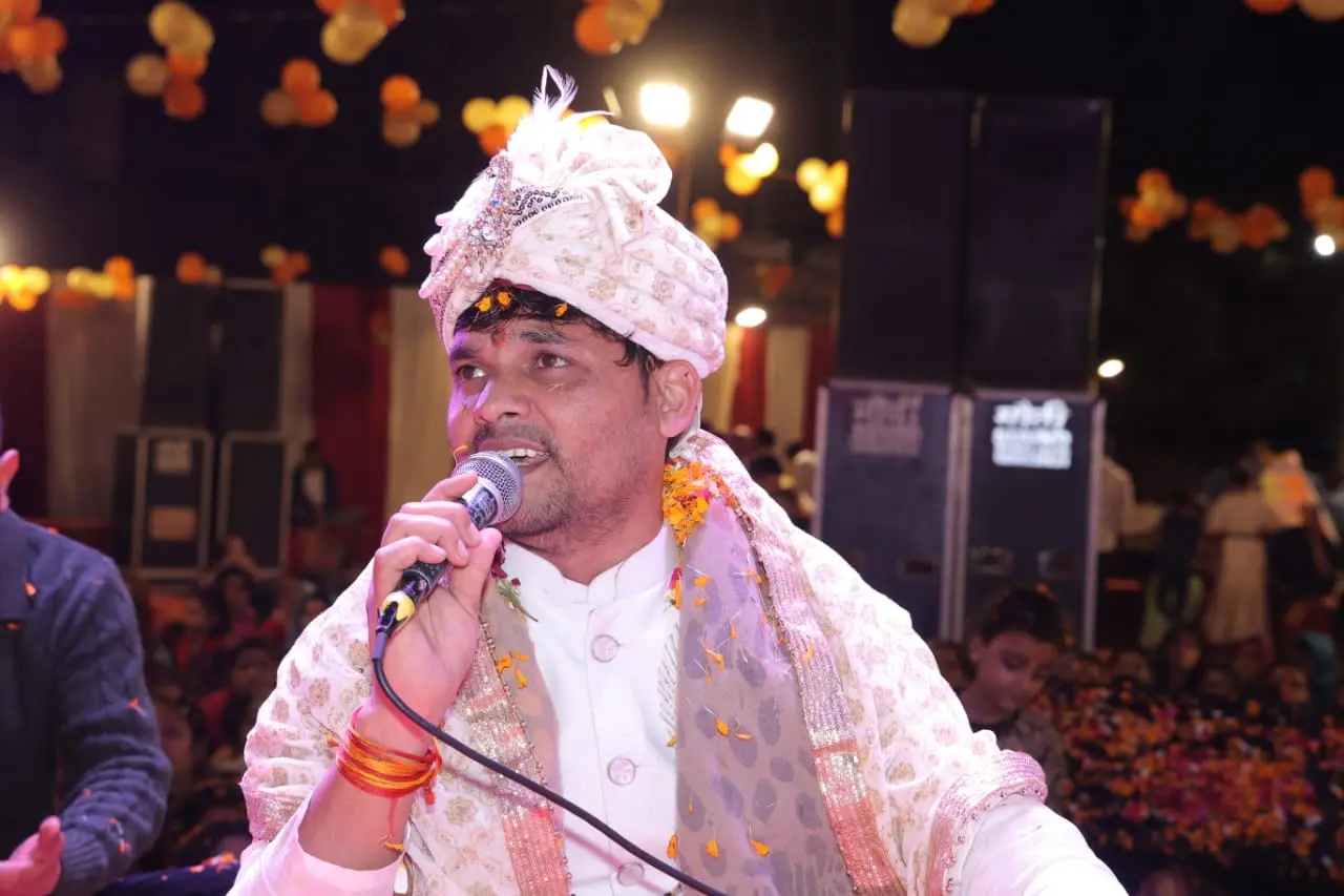 मनीष शर्मा मंच पर गायन भजन - Stage Singing Bhajan Performance